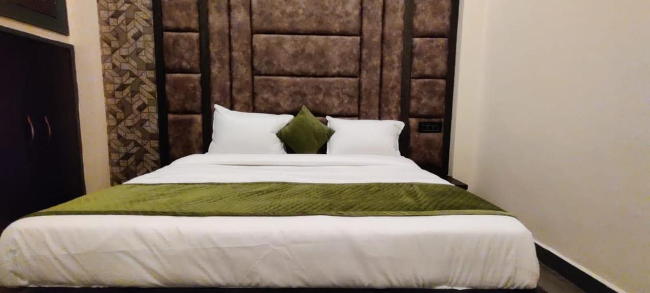 O'tree Premium 3* Mathura