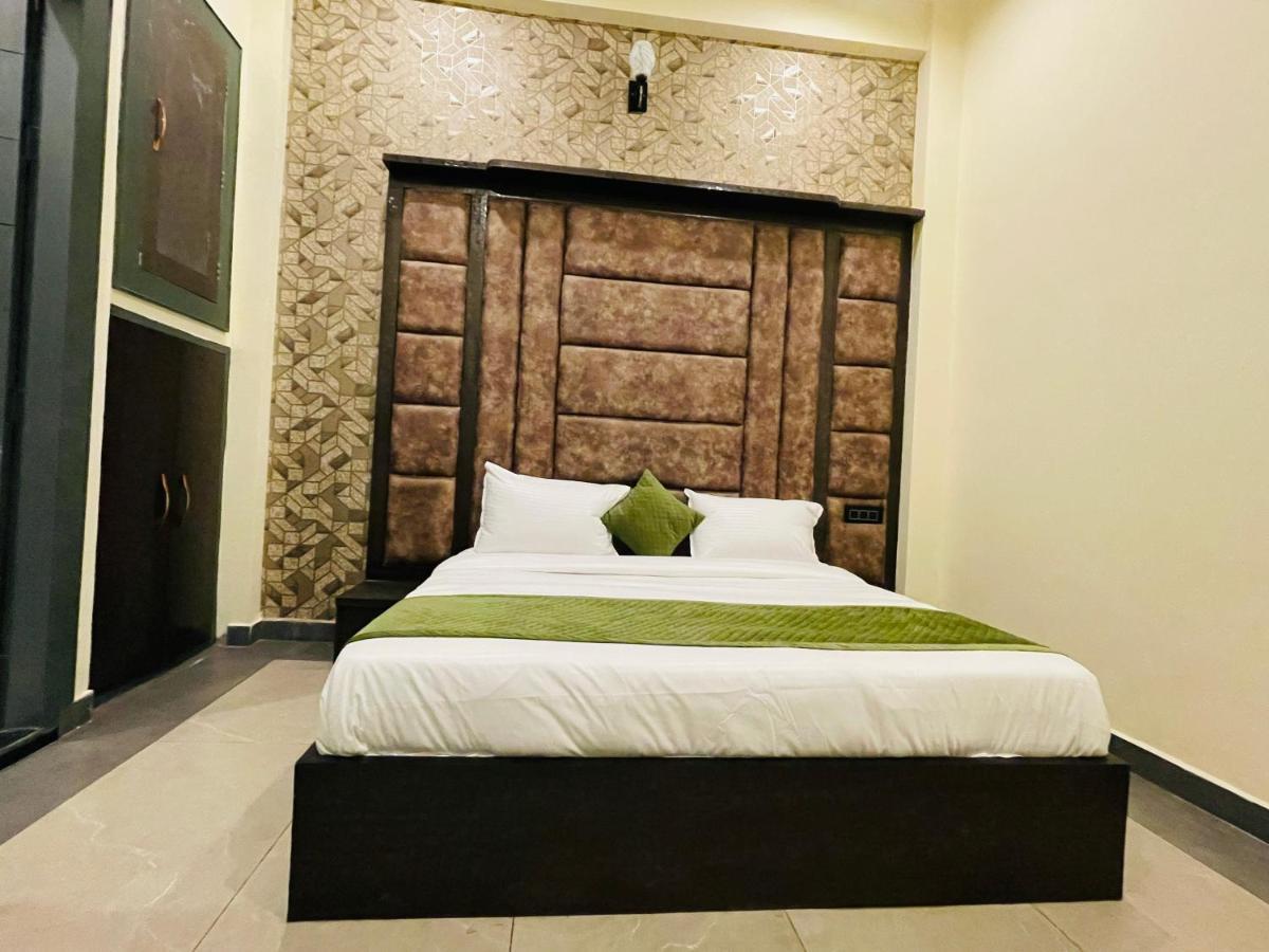 Hotel O'tree Premium Mathura